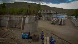 VIDEO: reactivan la obra eterna del puente en La Rinconada en la Ruta 40 de Neuquén