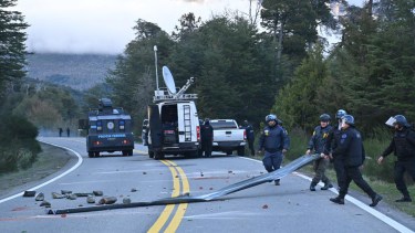 Personal de la Policía Federal fue el encargado de ejecutar los allanamientos y las detenciones de los ocupantes. (foto Alfredo Leiva)
