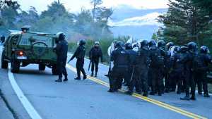 Procesaron con prisión preventiva a mujeres y varones mapuches por usurpaciones en Villa Mascardi