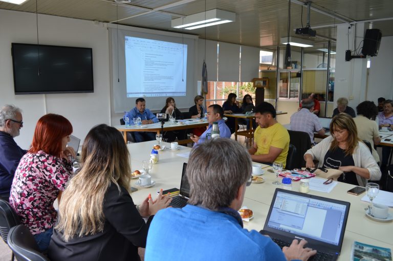 Autoridades de la Universidad del Comahue informaron en sesión del Consejo Superior la compra de equipamiento tecnológico para Comunicación Social.  Foto: ilustrativa