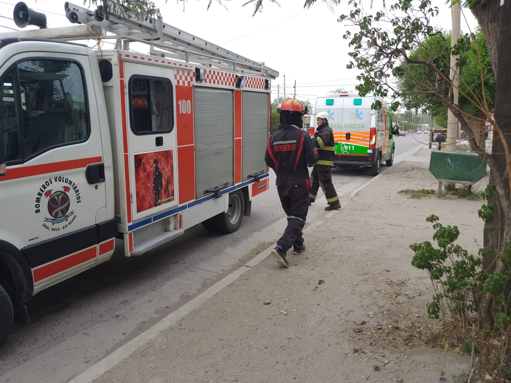 Personal de bomberos y Siarme montaron un operativo para trasladar al paciente. (foto: gentileza)