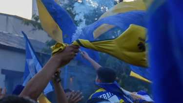 Tras un final de campeonato para el infarto, Boca se quedó con el título y festejó en el centro de Roca. (foto: Juan Thomes)