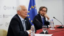 Imagen de Gutiérrez recibe al embajador de la UE, Josep Borrell, con agenda en el gas de Vaca Muerta