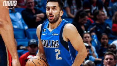 La camiseta "2" de Dallas tiene dueño y Campazzo la quiere defender. 