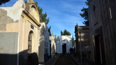 Profanaron un cuerpo en el cementerio de Viedma
