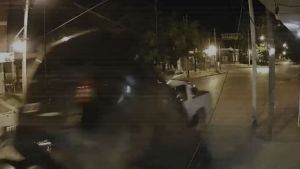 Video: conductor alcoholizado destruyó cuatro autos en Neuquén