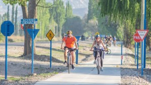 Nueva ciclovía de ruta 6, en Roca: una nueva opción para disfrutar la ciudad y su naturaleza