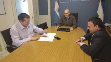 Comercios adheridos otorgarán descuentos en compras a estudiantes regulares de la Universidad Nacional del Comahue. 