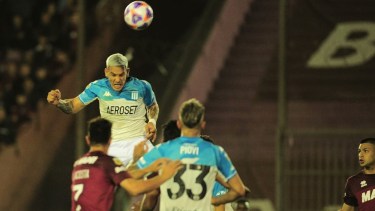 Enzo Copetti, gran protagonista del triunfo de Racing sobre Lanús en las dos áreas. 