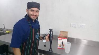 Distintos electrodomésticos fueron donados para reponer elementos robados en la Facultad de Ciencias y Tecnología de los Alimentos. (Fotos gentileza)