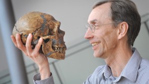 Premio Nobel de Medicina el investigador que sacó a la luz el código genético de los neandertales