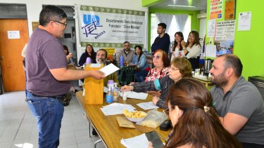 En Regina afiliados a Unter votan para la elección de la conducción local y provincial. (Foto Néstor Salas)