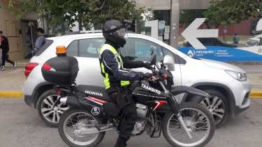 Actualmente hay 53 vehículos que recorren la capital neuquina dotados de tecnología para registrar infracciones.