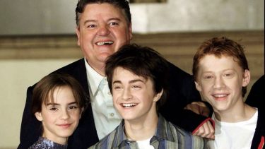El elenco de Harry Potter lo recordó con emoción al actor que interpretó a Hagrid. Foto: Twitter @jdbcklein
