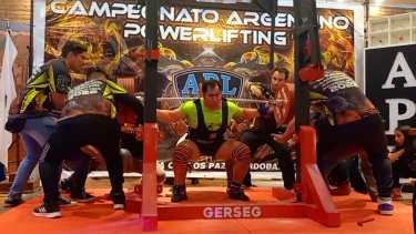 El rionegrino que marcó un récord: levantó 830 kilos y se coronó campeón mundial en Berlín