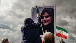 «Piérdete»: el grito de mujeres estudiantes al presidente de Irán