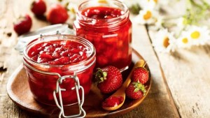 Mermelada de frutillas y naranjas