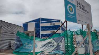 El edificio está en un 92% de avance, será para sala de elaboración de alimentos y para capacitación de emrpendedores en Melipal (foto Yamil Regules) 