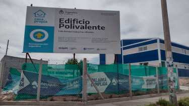 El edificio está en un 92% de avance, será para sala de elaboración de alimentos y para capacitación de emrpendedores en Melipal (foto Yamil Regules) 