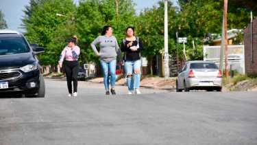Avanzan con la pavimentación completa de la Obrero Argentino hacia el río Limay