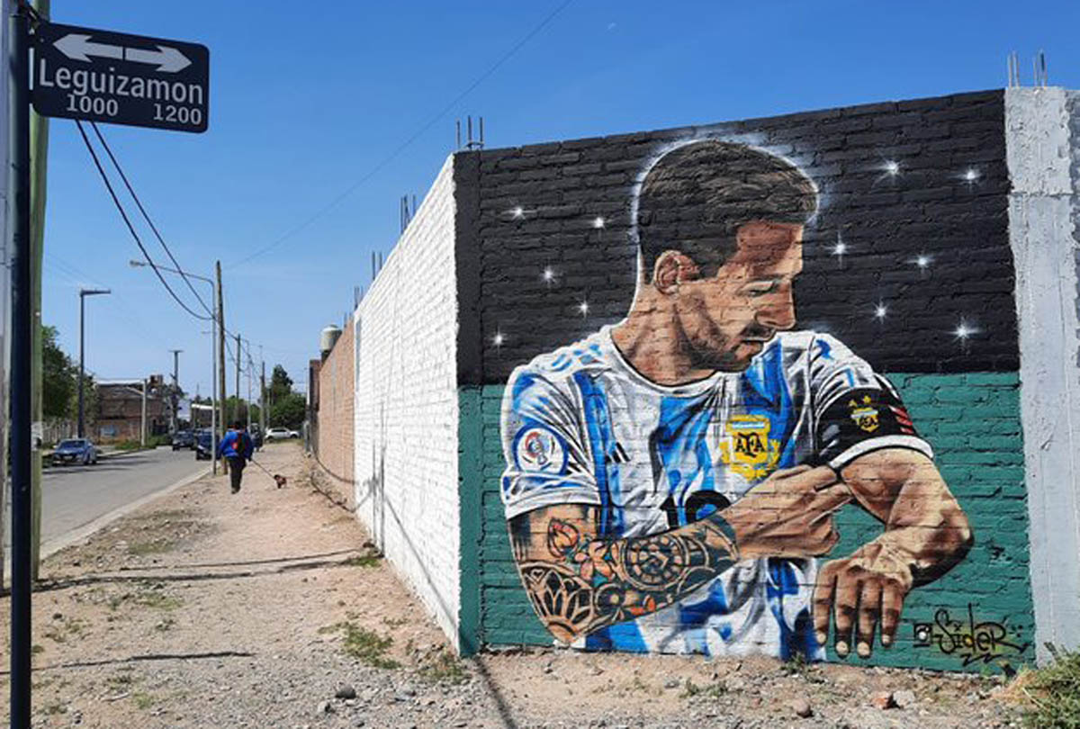 Messi tiene un nuevo mural en Neuquén. Foto: Gentileza Twitter @marubaraldo