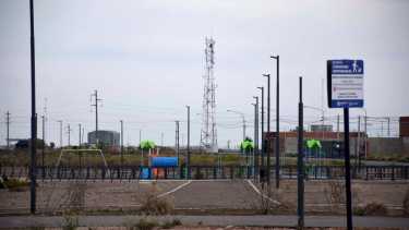El polo tecnológico se asentará detrás de la plaza de juegos del Parque Lineal Las Bardas, en inmediaciones de las torres de telefonía (foto Matías Subat)