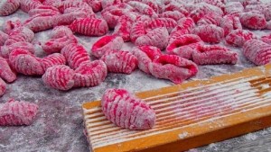 Hoy salen ñoquis de remolacha