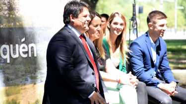 Luciana De Giovanetti, al lado del intendente Mariano Gaido (archivo)