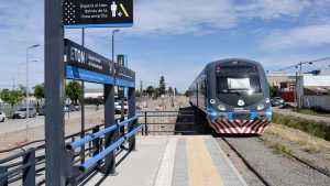Los horarios de las nuevas paradas del Tren del Valle en el aeropuerto de Neuquén y la terminal de colectivos