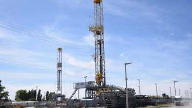 La cantidad de perforadores activos en Vaca Muerta y el país llegó al nivel más alto en tres años, reduciendo al mínimo las torres ociosas en Neuquén. Foto: Matías Subat
