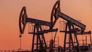 Bajan los precios del petróleo por temor a una recesión económica mundial