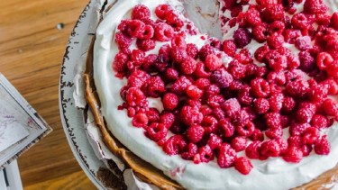 Pavlova de chocolate y frambuesas
