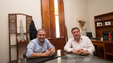 Pesatti con el senador Weretilneck. Foto: Marcelo Ochoa.