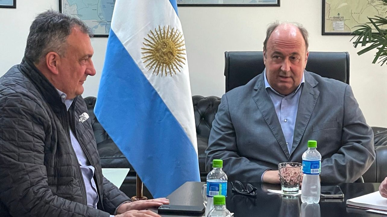 El intendente Gustavo Gennuso se reunió con Osvaldo Pitrau, titular del Enargas. Foto: Twitter
 