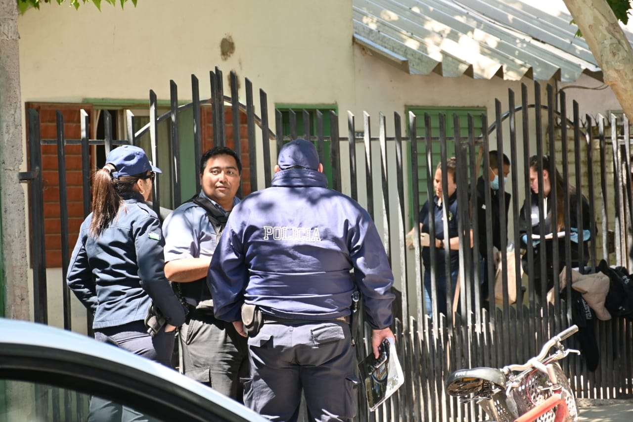 Investigan la muerte de un hombre en Cipolletti: recibió un disparo de ...