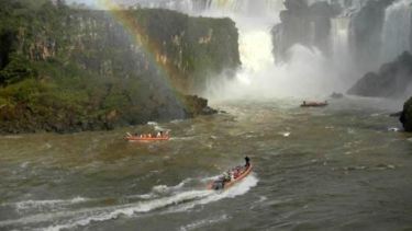 Hallaron un cuerpo, a la altura de la ciudad de Foz do Iguazú, Foto: NA