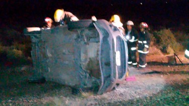 Cinco personas fueron hospitalizadas tras un vuelco en Roca. Foto: gentileza