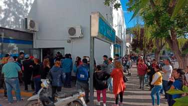 Muchas personas quedaron sin ser atendidas. Foto archivo