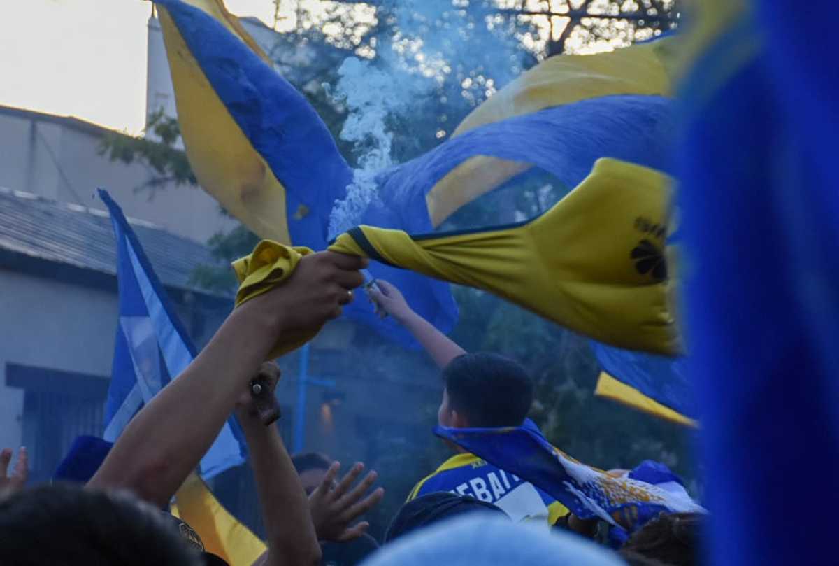 Boca campeón y los festejos: en el centro de Roca quemaron una moto ...