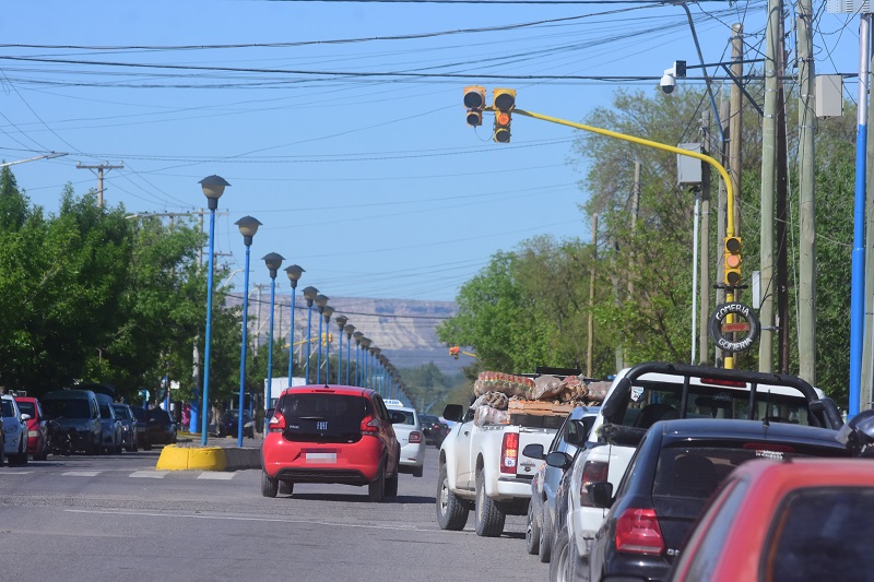 Semáforo en San Juan y Evita desde el lunes tiene cámaras para fotomultas. Foto: Cesar Izza