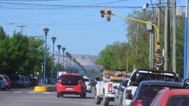 Semáforo en San Juan y Evita desde el lunes tiene cámaras para fotomultas. Foto: Cesar Izza