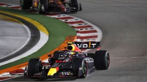 Checo Pérez ganó en la Fórmula 1 y postergó la consagración de Verstappen
