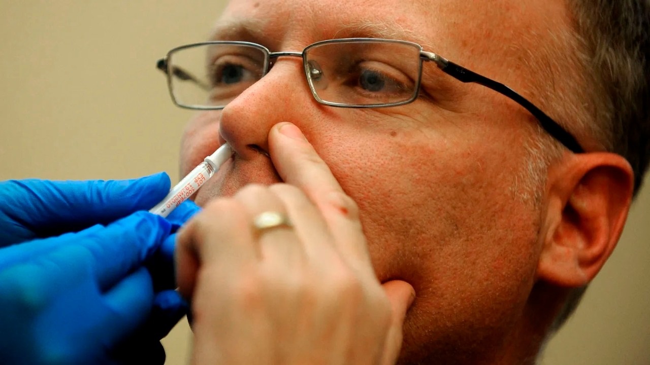 El interés de las vacunas nasales es más bien interrumpir los contagios masivos. Foto: The Denver Post