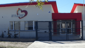 Atacaron a piedrazos una escuela de Regina y robaron la sede de Amuchén