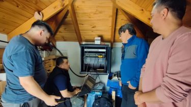 Las oficinas municipales, los establecimientos educativos, las instituciones y organismos públicos ahora cuentan con internet. Foto: Neuquén Informa