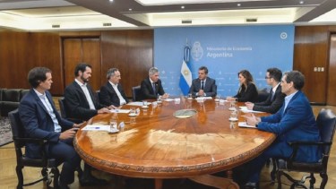 Los combustibles aumentarán una vez por mes, hasta marzo de 2023. (Foto: gentileza)