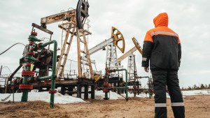 Rusia analiza cerrar hasta 700.000 barriles de producción diaria