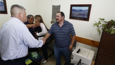 Los representantes de ATE y UPCN ya están en la sede del Ministerio de Economía. Foto: Pablo Legizamon.