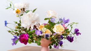 Arreglos florales con arte: cómo crear un ambiente único con flores de temporada
