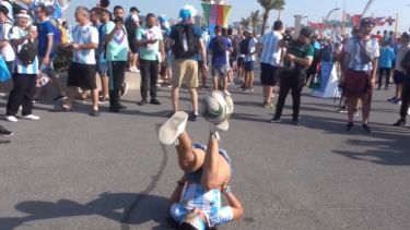 Belén Godoy, de 23 años, Campeona Nacional 2022 de Freestyle football , fanática de Lionel Messi y seduce en las calles con sus jueguitos.